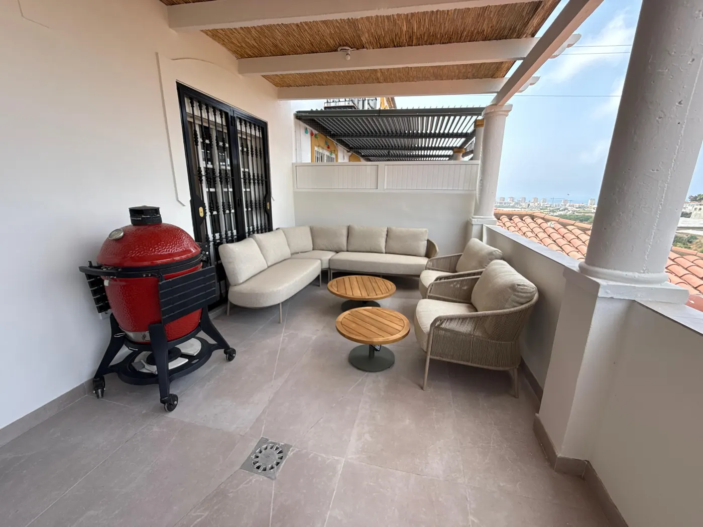 Gerenoveerd dakterras in Málaga met loungeset en uitzicht